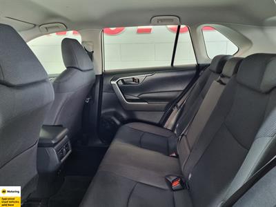 2021 Toyota RAV4 - Thumbnail