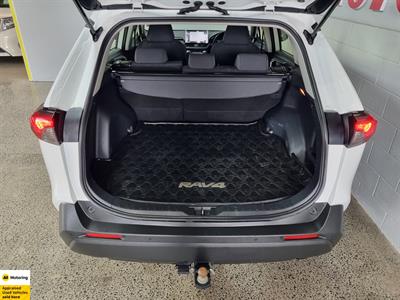 2021 Toyota RAV4 - Thumbnail