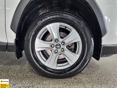 2021 Toyota RAV4 - Thumbnail