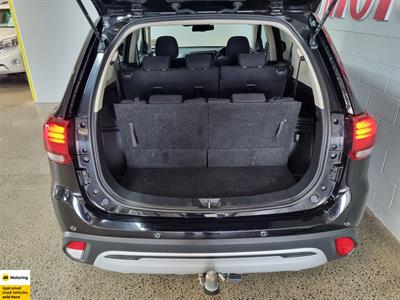 2019 Mitsubishi Outlander - Thumbnail