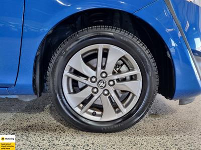 2016 Toyota Sienta - Thumbnail