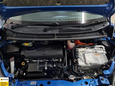 2016 Toyota Sienta - Thumbnail