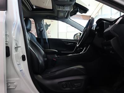 2021 Toyota RAV4 - Thumbnail