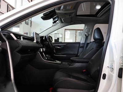 2021 Toyota RAV4 - Thumbnail