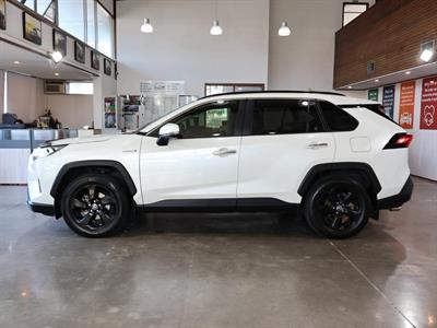 2021 Toyota RAV4 - Thumbnail