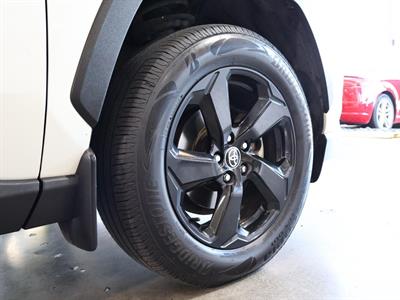 2021 Toyota RAV4 - Thumbnail