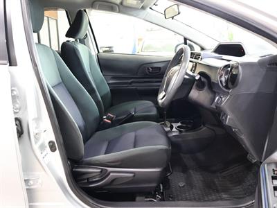 2015 Toyota Aqua - Thumbnail