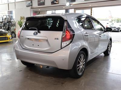 2015 Toyota Aqua - Thumbnail