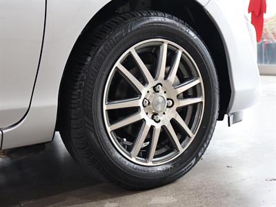 2015 Toyota Aqua - Thumbnail