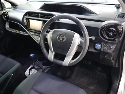 2015 Toyota Aqua - Thumbnail