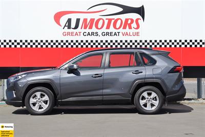 2021 Toyota RAV4 - Thumbnail