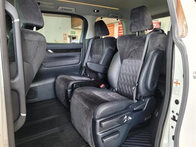 2016 Toyota Vellfire - Thumbnail