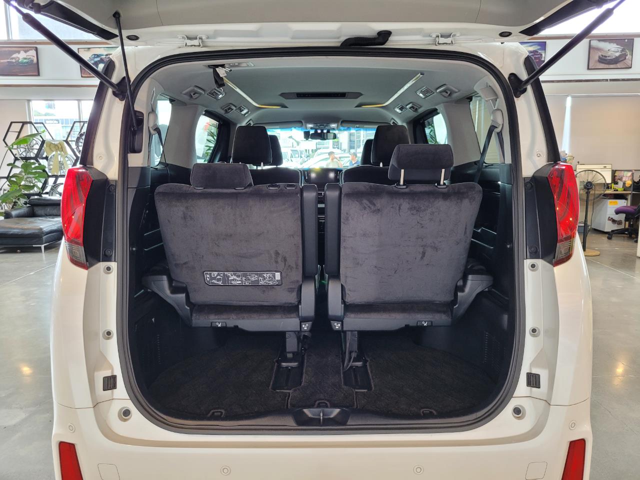 2016 Toyota Vellfire