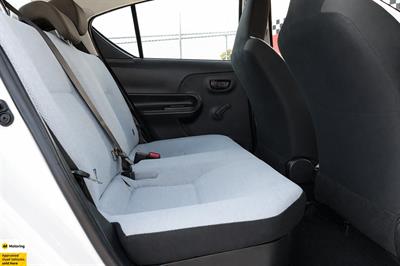 2018 Toyota Aqua - Thumbnail