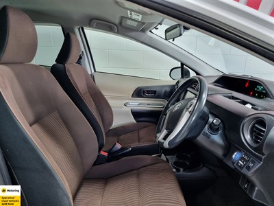 2013 Toyota Aqua - Thumbnail