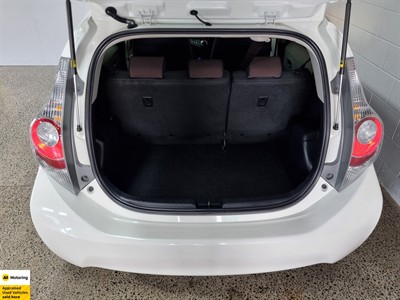 2013 Toyota Aqua - Thumbnail