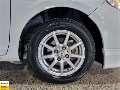 2013 Toyota Aqua - Thumbnail