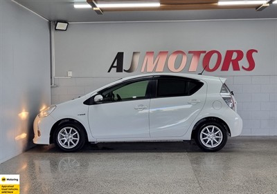 2013 Toyota Aqua - Thumbnail