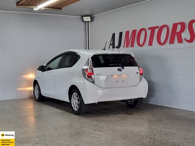 2013 Toyota Aqua - Thumbnail