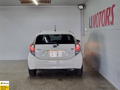 2013 Toyota Aqua - Thumbnail