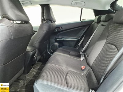 2016 Toyota Prius - Thumbnail