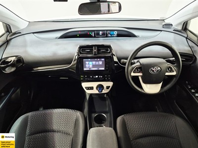 2016 Toyota Prius - Thumbnail