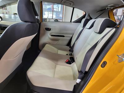 2012 Toyota Aqua - Thumbnail