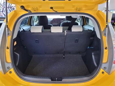 2012 Toyota Aqua - Thumbnail