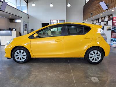 2012 Toyota Aqua - Thumbnail