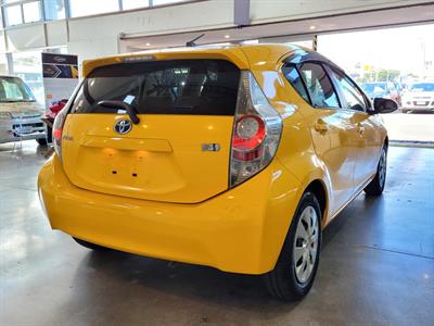 2012 Toyota Aqua - Thumbnail