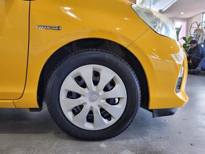 2012 Toyota Aqua - Thumbnail