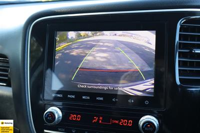 2022 Mitsubishi Outlander - Thumbnail