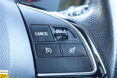 2022 Mitsubishi Outlander - Thumbnail