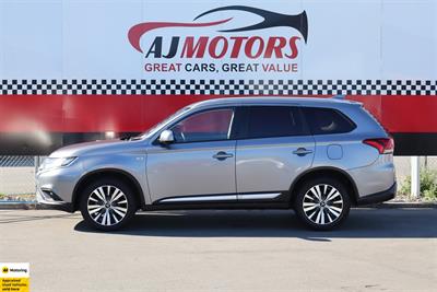 2022 Mitsubishi Outlander - Thumbnail