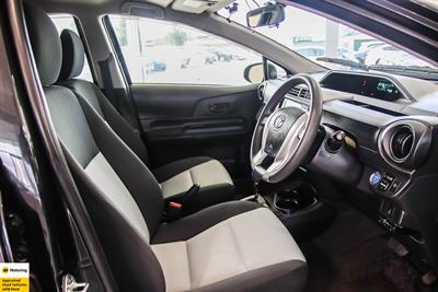 2013 Toyota Aqua - Thumbnail