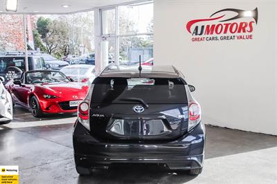 2013 Toyota Aqua - Thumbnail