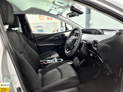 2020 Toyota Prius - Thumbnail