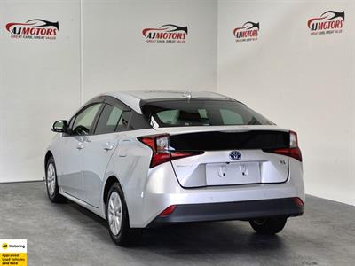 2020 Toyota Prius - Thumbnail