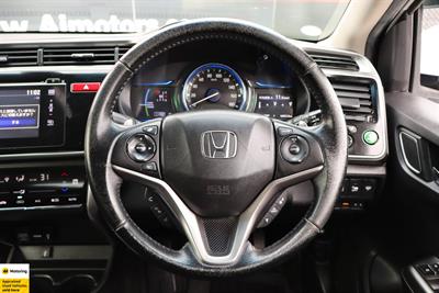 2015 Honda Grace - Thumbnail
