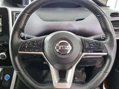 2018 Nissan Serena - Thumbnail