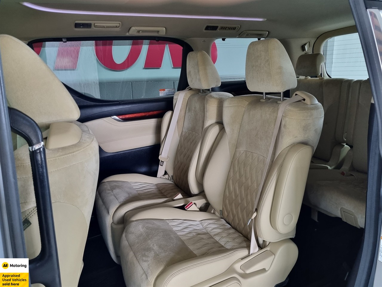 2015 Toyota Alphard