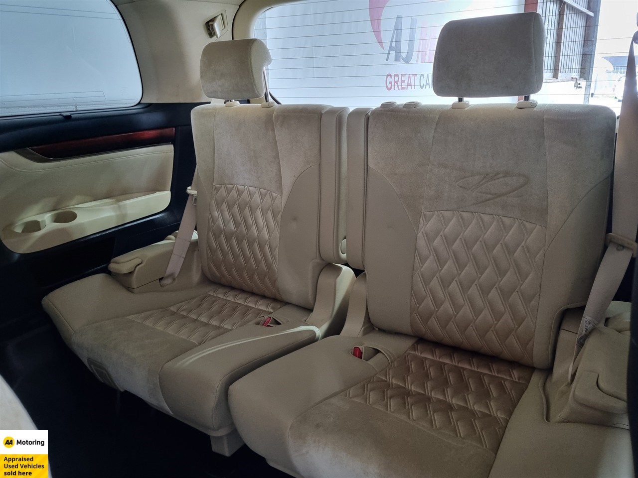 2015 Toyota Alphard