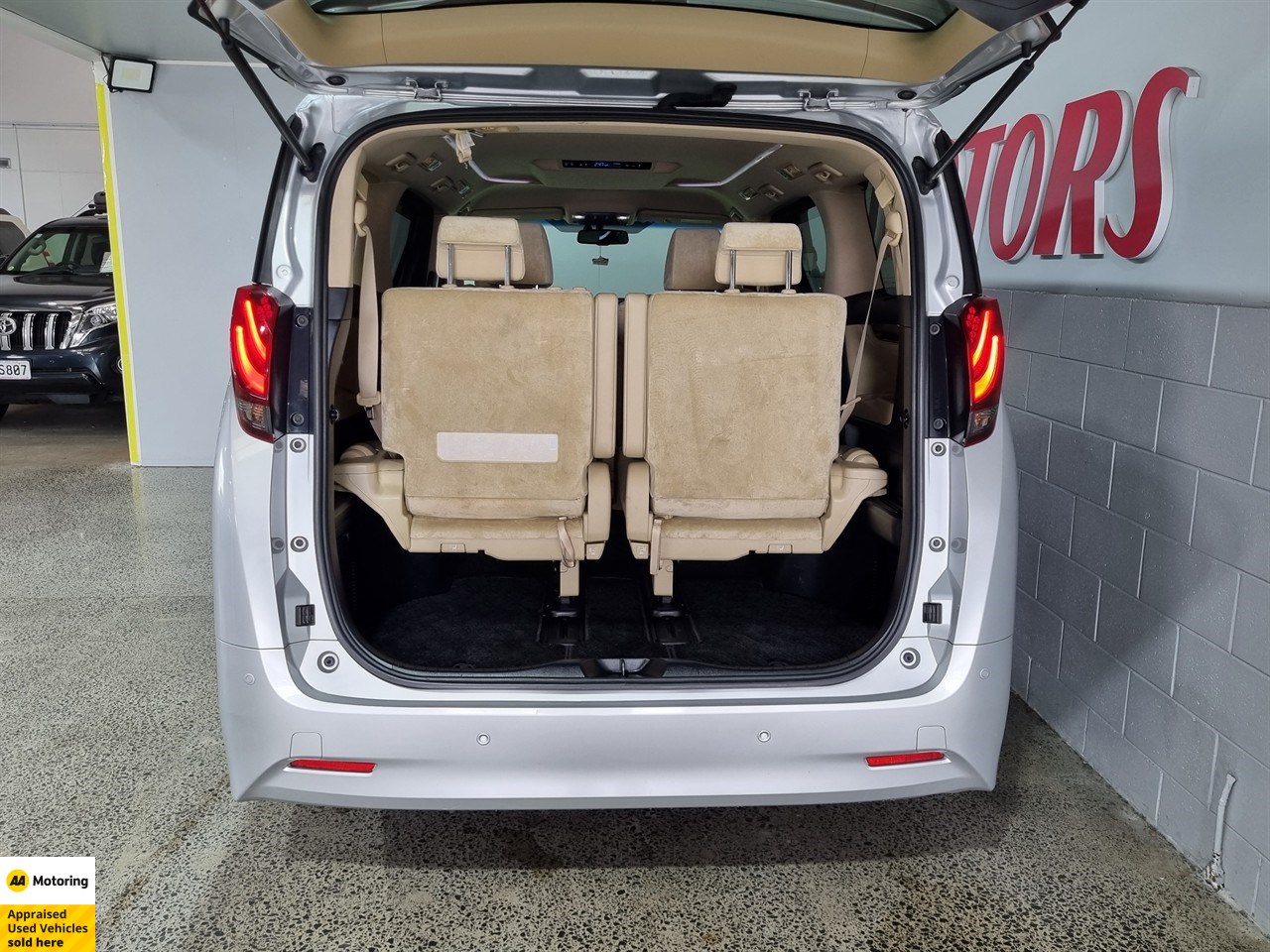 2015 Toyota Alphard
