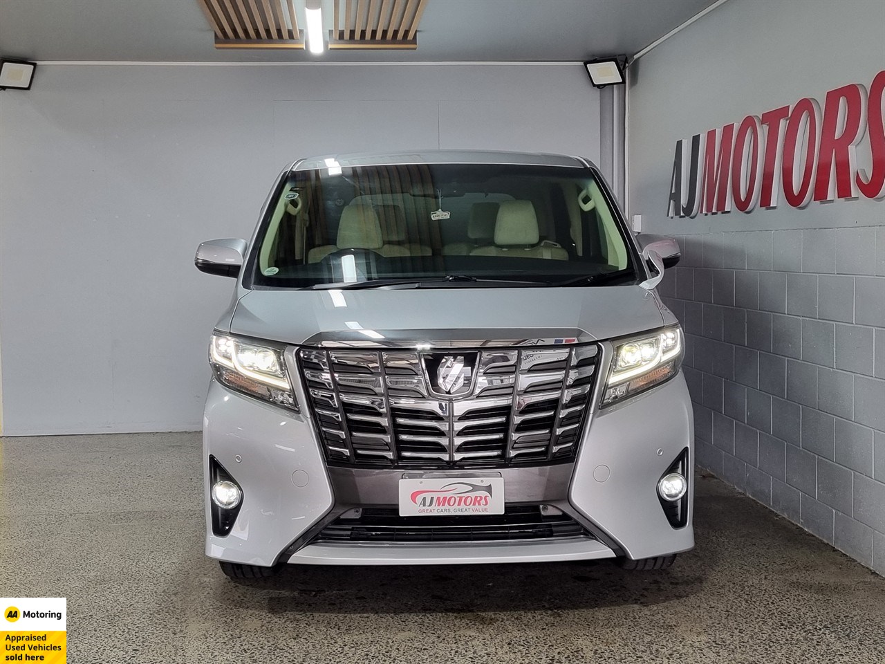 2015 Toyota Alphard