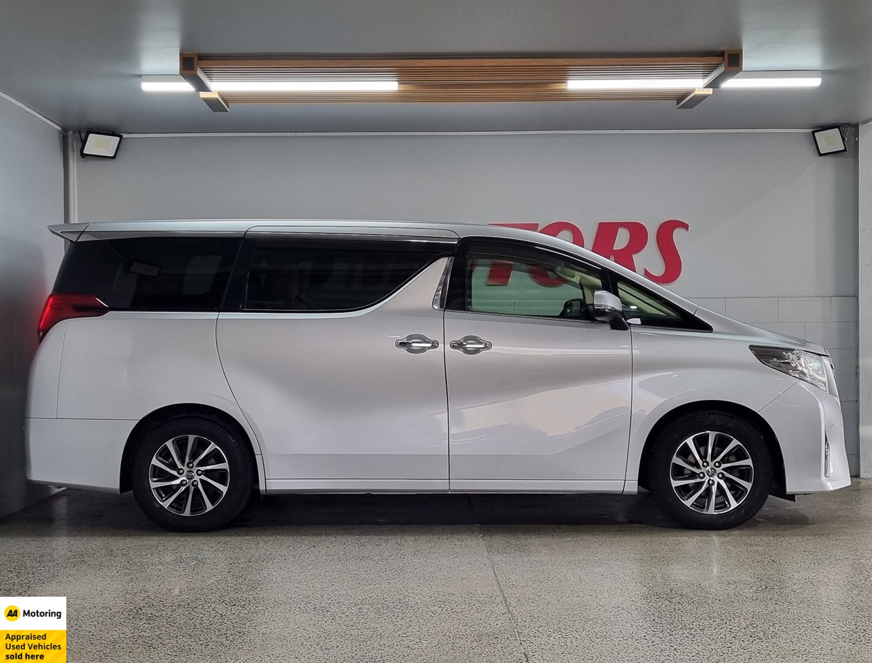 2015 Toyota Alphard