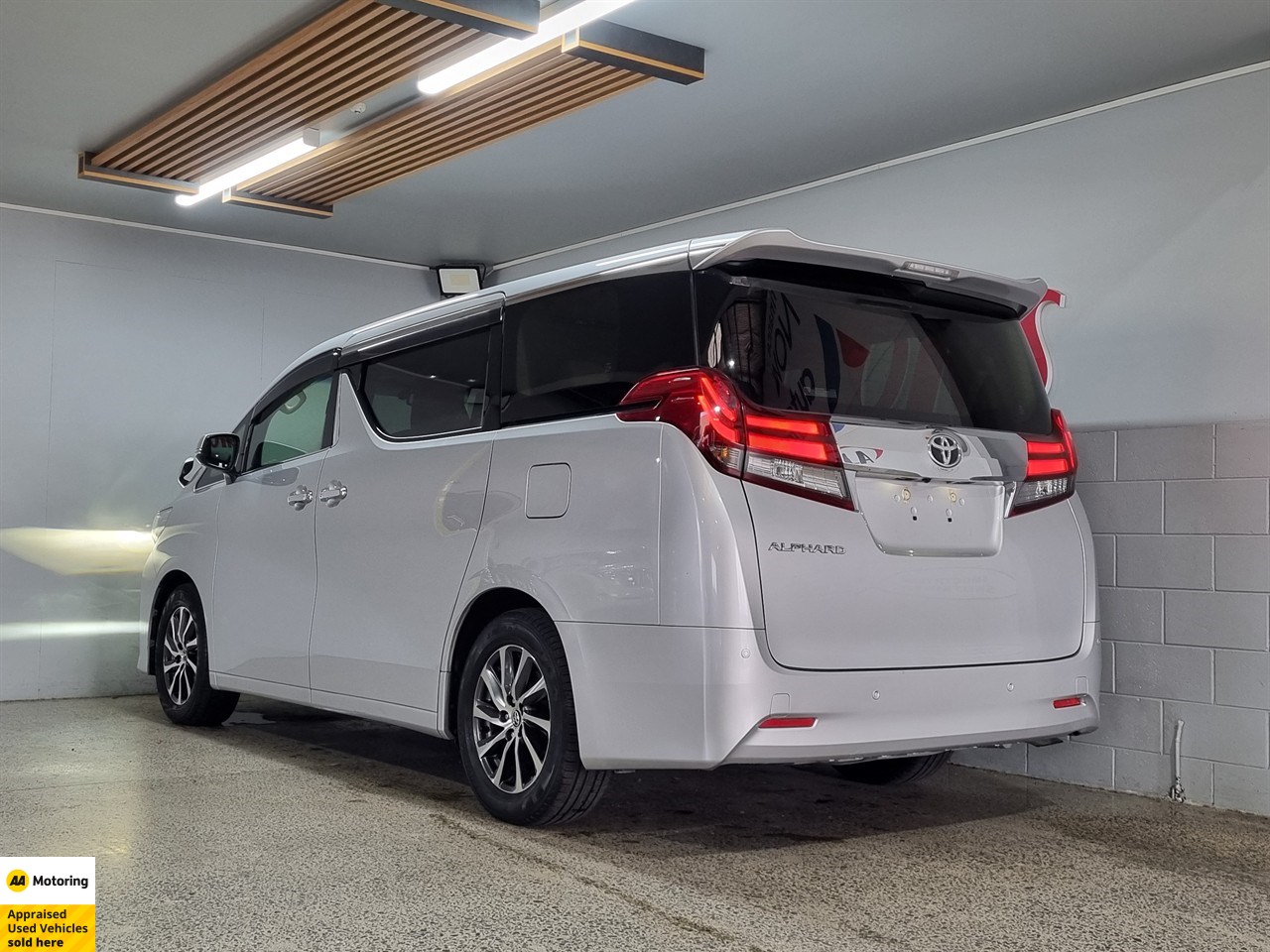 2015 Toyota Alphard
