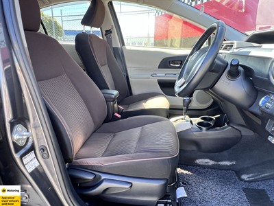 2012 Toyota Aqua - Thumbnail