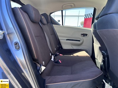 2012 Toyota Aqua - Thumbnail