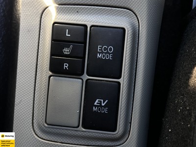 2012 Toyota Aqua - Thumbnail