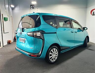 2018 Toyota Sienta - Thumbnail